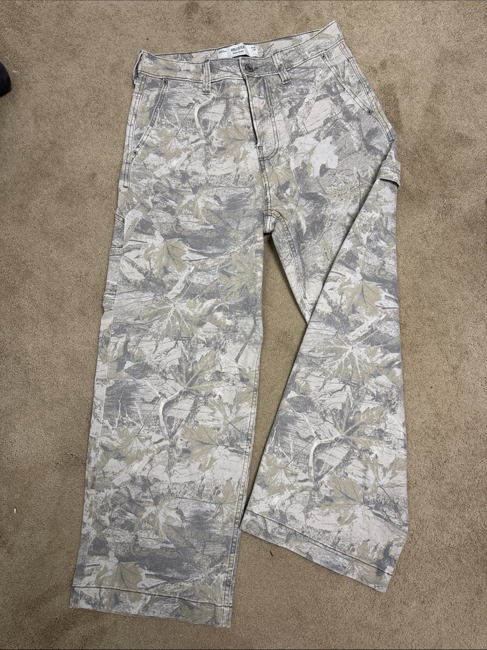 Hollister Leaf-Print Wide-Leg Cargo Pants in Beige and Gray